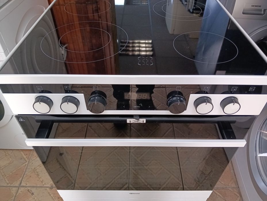 Свободно стояща печка с керамичен плот Gram с 2 години гаранция!