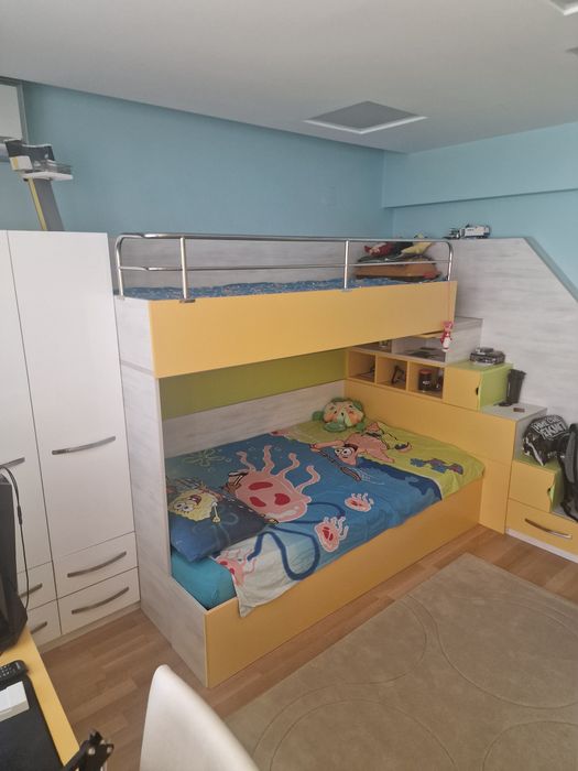 Детска стая. Легло на два етажа +два матрака +гардероб +секция.