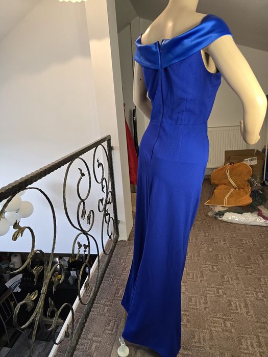 Rochie cu crăpătură