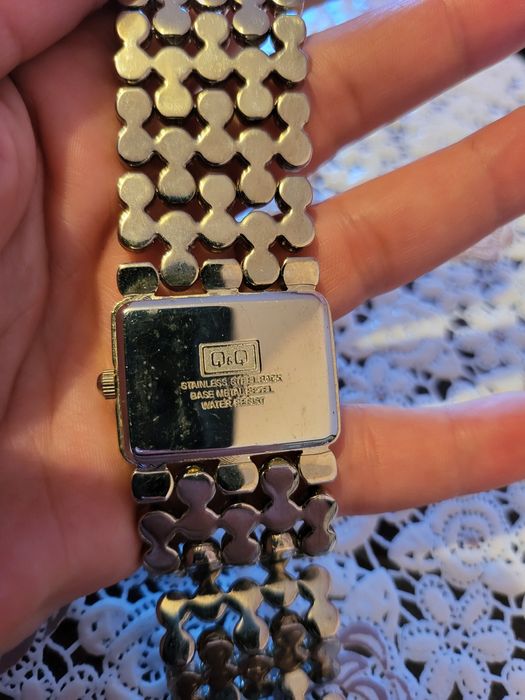 Дамски часовници Q&Q