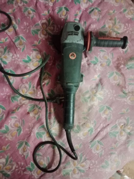 Продам угловую шлифовальную машину (болгарку)