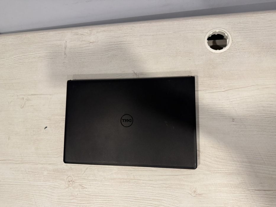 Laptop Dell Vestro 3520