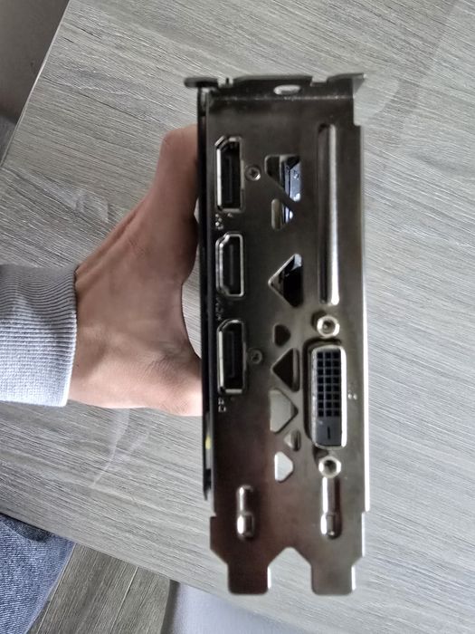 **ТОП ЦЕНА** Продавам EVGA GeForce RTX 2060 SUPER (8GB GDDR6)