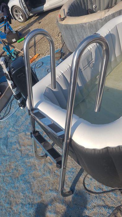 Scara piscina de inox pt piscina zidita cu 3 trepte lipsește o treaptă preț 350lei