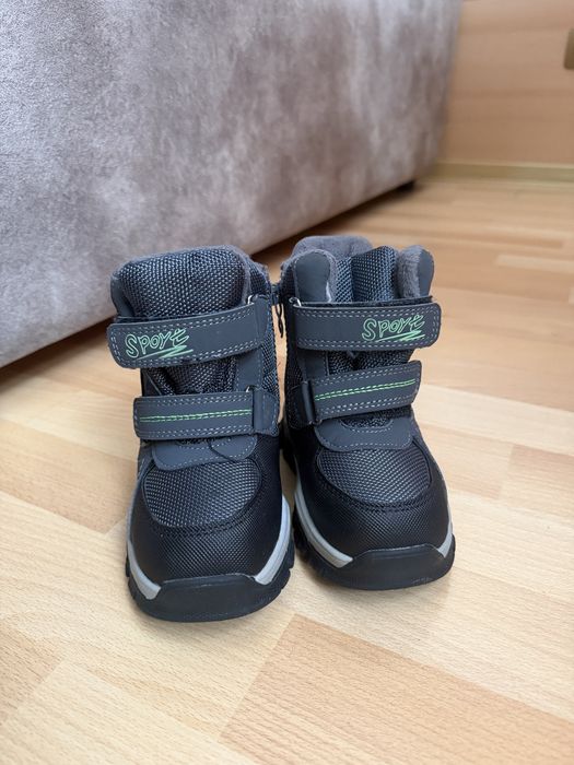 Продам детские зимние ботинки