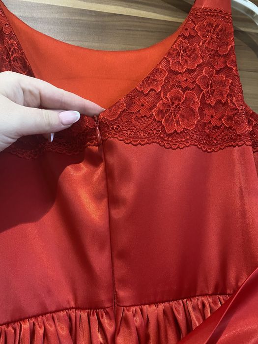 Намалена! Официална рокля Юнона червена