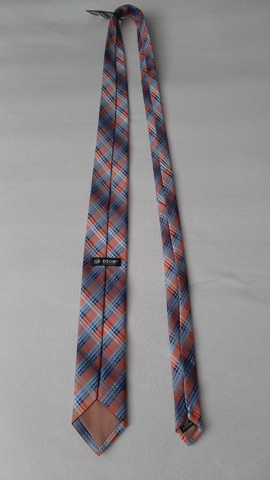 Cravata eleganta in carouri