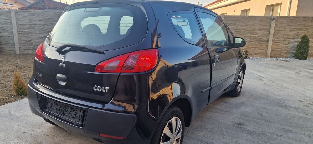 Se vinde Fără schimburi sau variante Mitsubishi Gold 2008 benzina