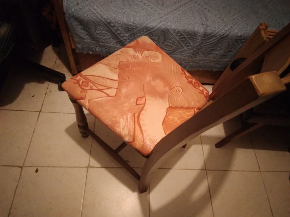 Кухненски стол ,масивен.