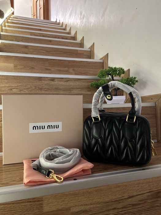 Geanta Miu Miu neagra
