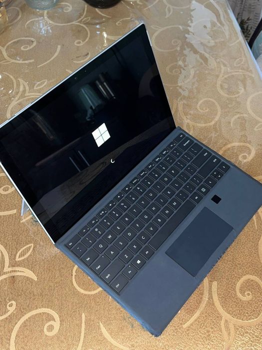 Продам Microsoft Surface Pro 5
