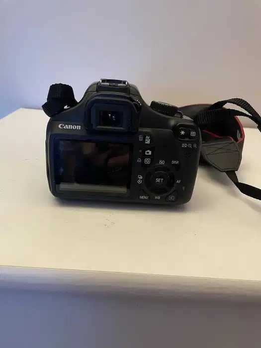 Vand camera DSLR Canon 1100D