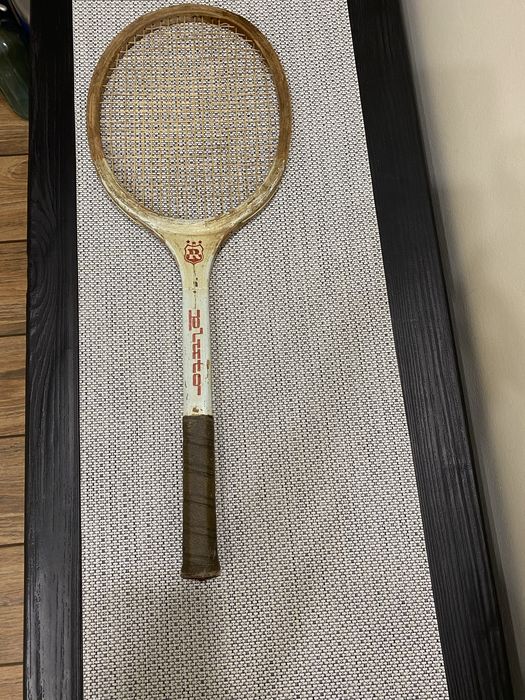 Paleta de tenis fabricata la Reghin