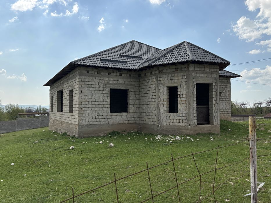 Дом продаётся с большим участком