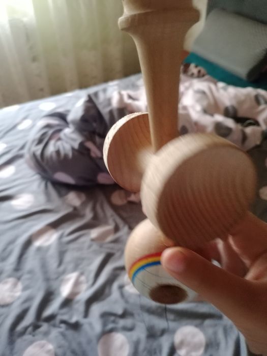 Vand broken romb in stare buna , este anti skid are at schimbata cu una mai subțire și mai mare balene hole mare si e foarte bună, am wi cutie la ea.
