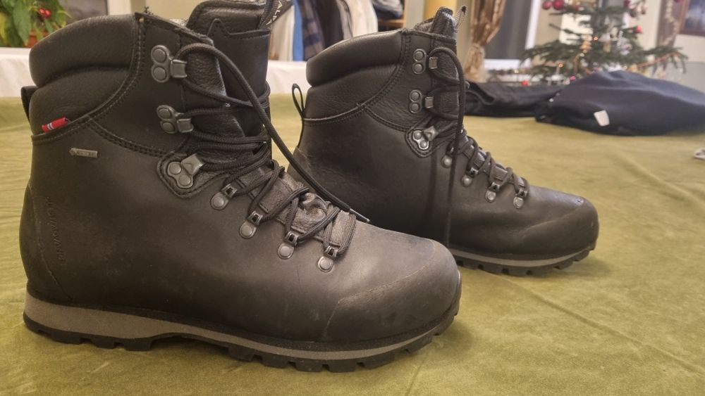 Bocanci de iarna de buna calitate,Gore-Tex