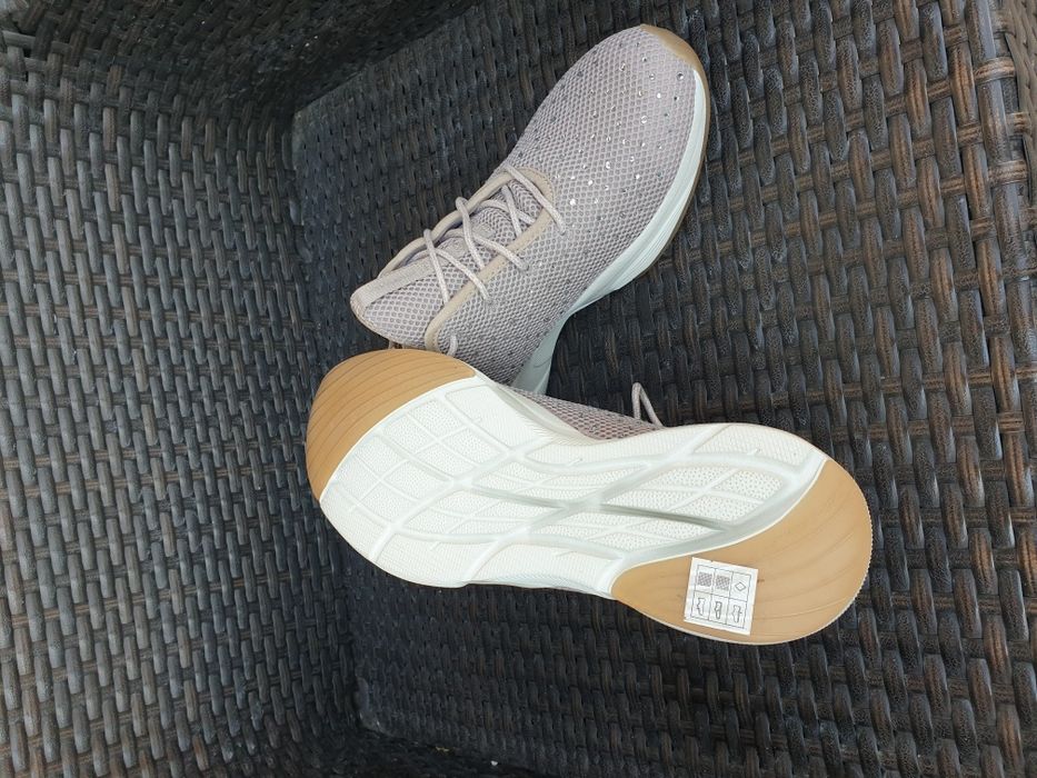 Adidasi Skechers cu strasuri