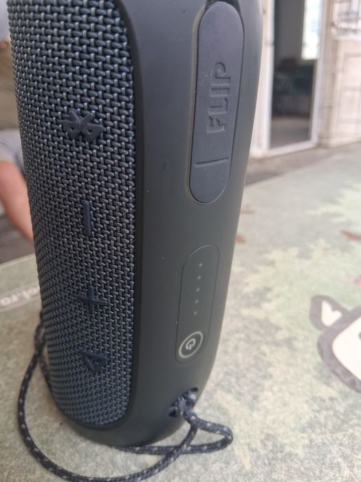 Vând boxa jbl filp 2 essential