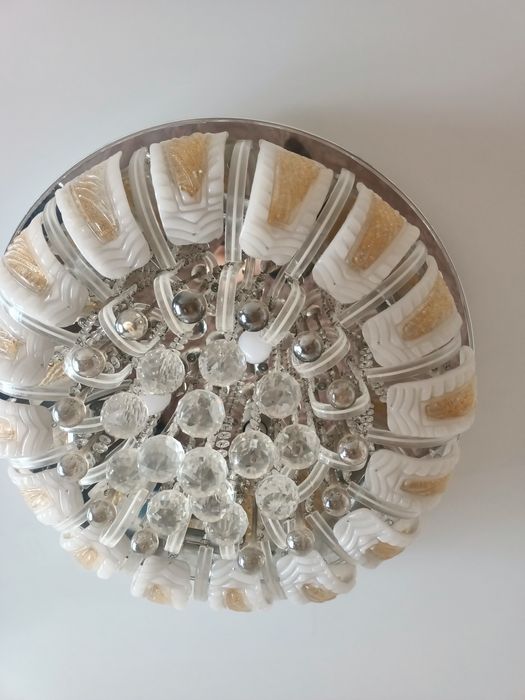 Продам люстру в хорошем состоянии