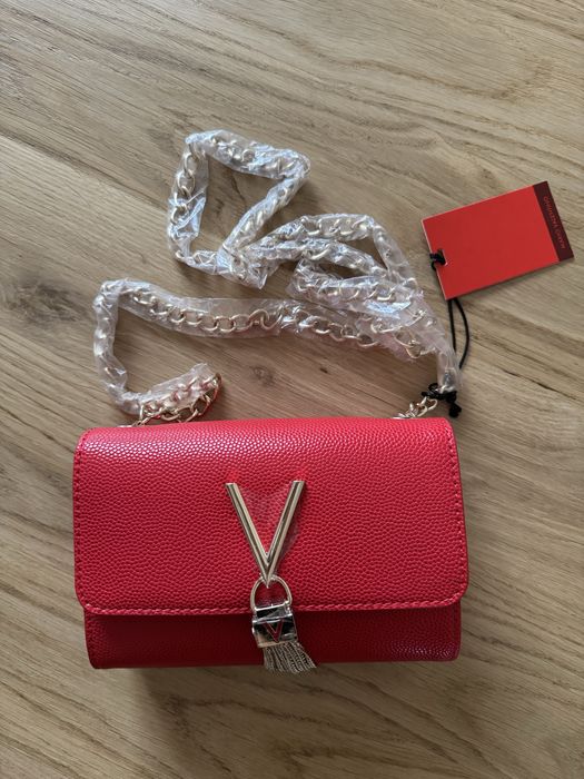 Нова чанта Valentino