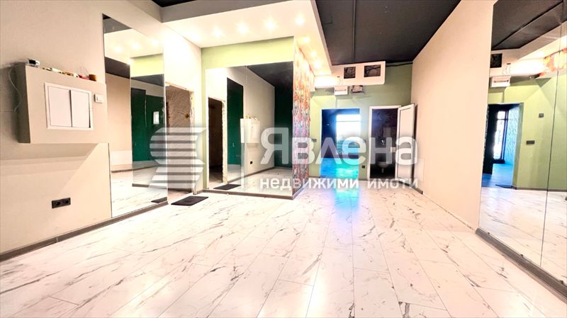 Магазин с лице на булевард