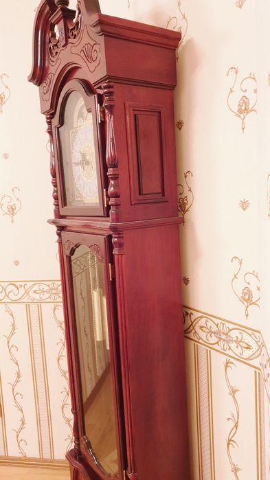 Часы напольные,деревянные.