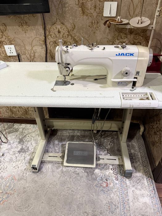 Швейная машина электронная