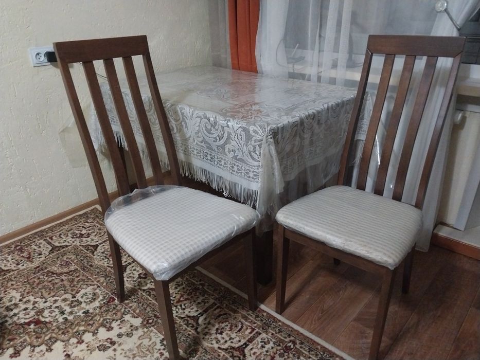 Продам комплект стол с 4 стульями