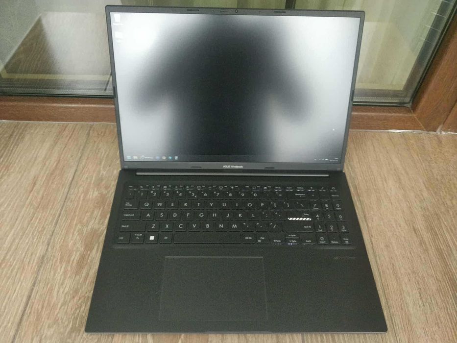 Laptop ASUS Vivobook AMD Ryzen 5 7430U 4.3GHz 16" WUXGA IPS 16GB 512GB