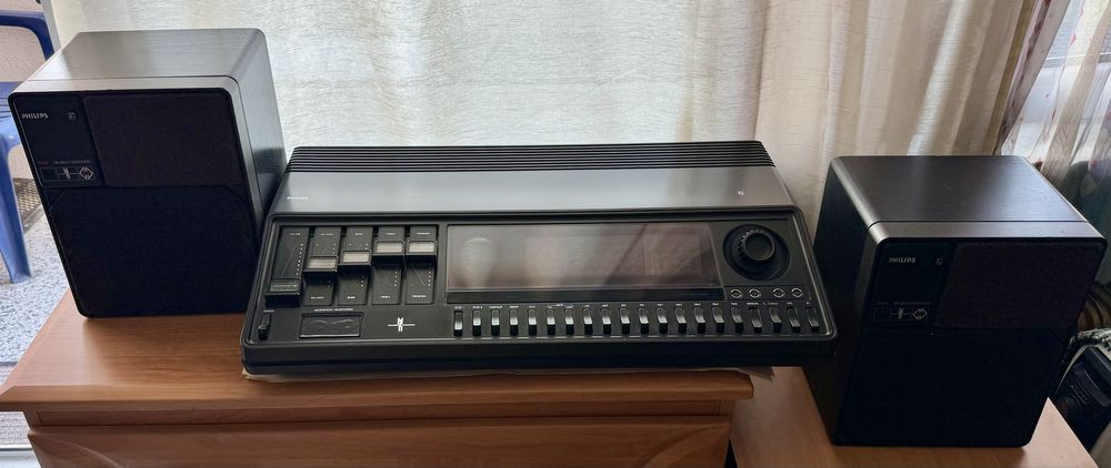 PHILIPS магнетофон, грамофон, касетофон дек, тонколони с предусилвател