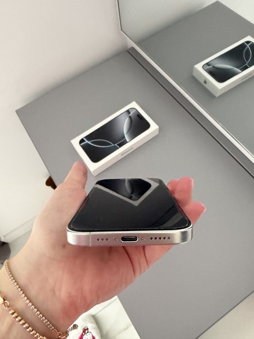 Vand telefon iphone 16 pro