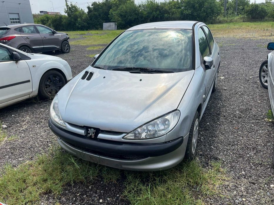 Dezmembrez Peugeot 206 gri argintiu 1,4 benzina 2006
