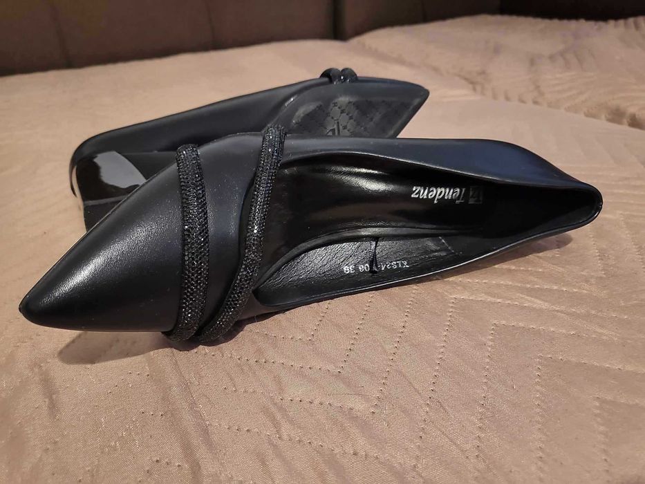 Дамски елегантни обувки от еко кожа 39 номер