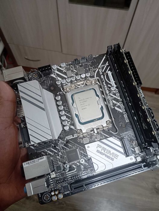 Asus H610i-plus \ i5 12600kf \ 8 gb ddr4