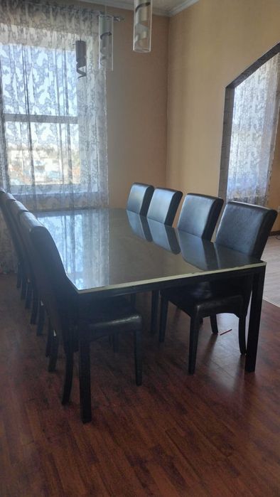 Стол со стульями