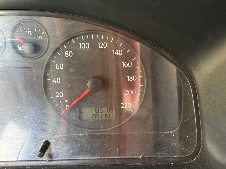 Volkswagen Transporter Caravelle 8locuri 2.0Tdi, model lung