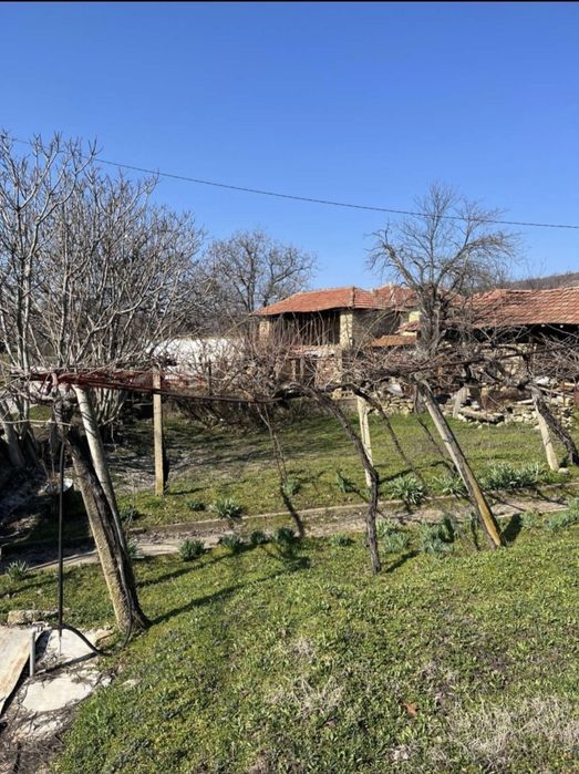 Продава КЪЩА, с.Слатина област Ловеч