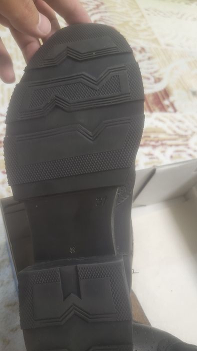 Продам демисезонные сапоги