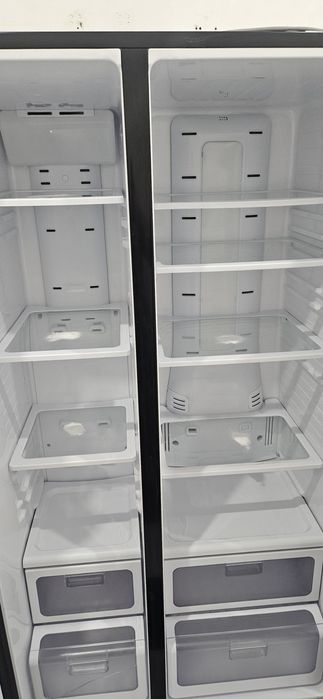 Холодильник Samsung