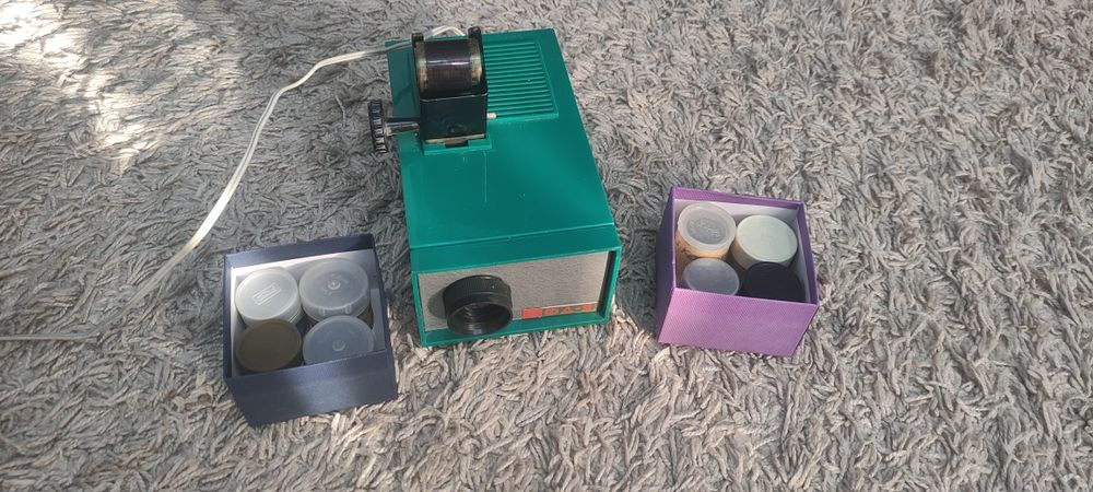 Продаётся фильмоскоп.