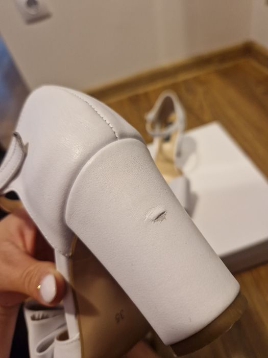 Vând sandale de mireasă