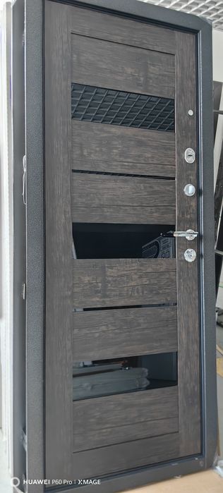 Продам входную дверь