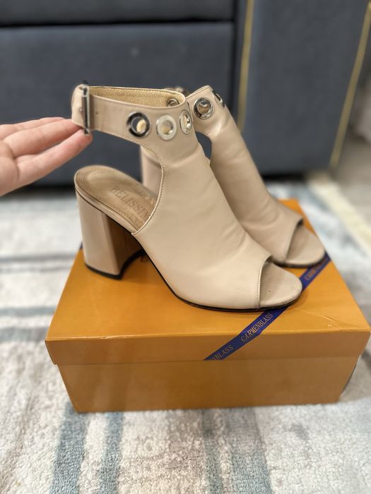 Продам босоножки