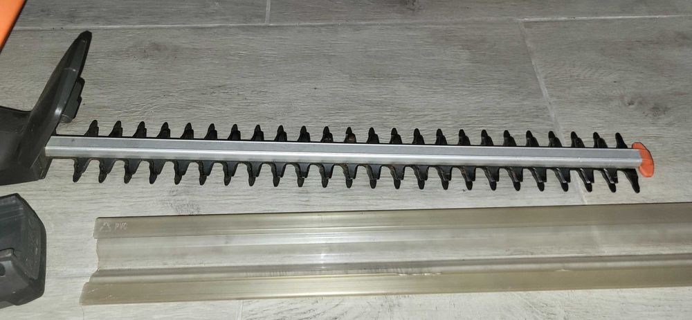 GARDENA EasyCut50Li Foarfeca de Gard Pe Acumulator  cu acumulator