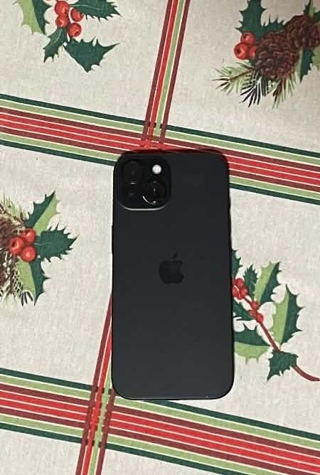 Продавам iphone 15 128 bg