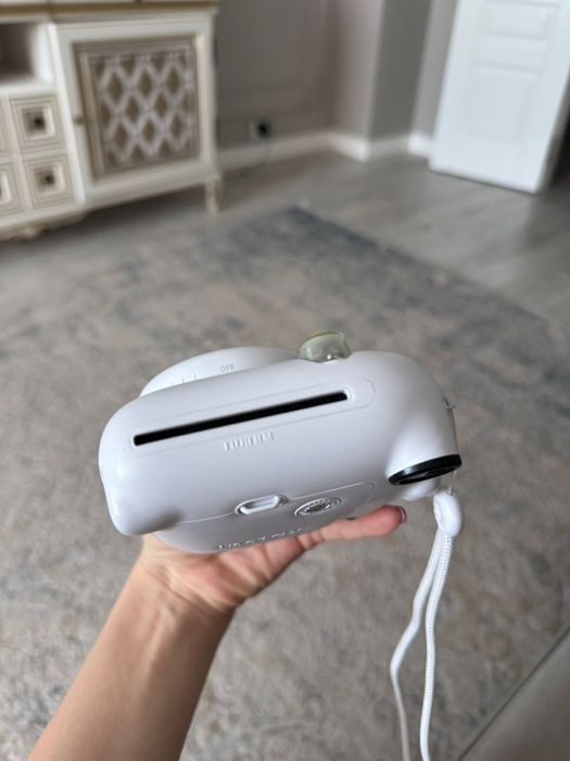 Instax 12mini в белом цвете