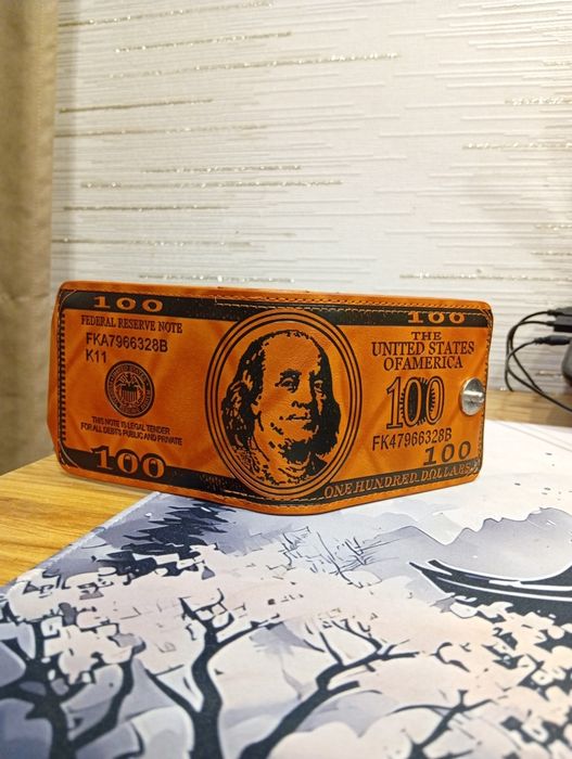 Продам кошелек - бумажник в виде доллара