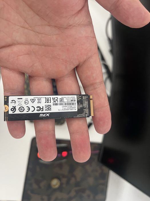 Продам SSD NVMe ADATA XPG SX8200 Pro 1 ТБ