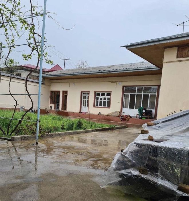 O‘rikzorda zo‘r uy-joy ijaraga beriladi. 3,5 sotix maydon. 3 xona