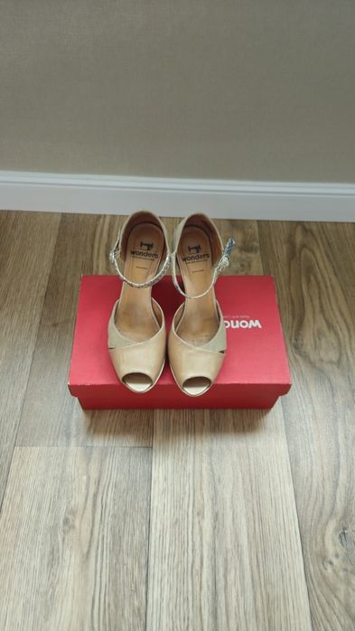 Босоножки б/у 36 размер кожа Испания